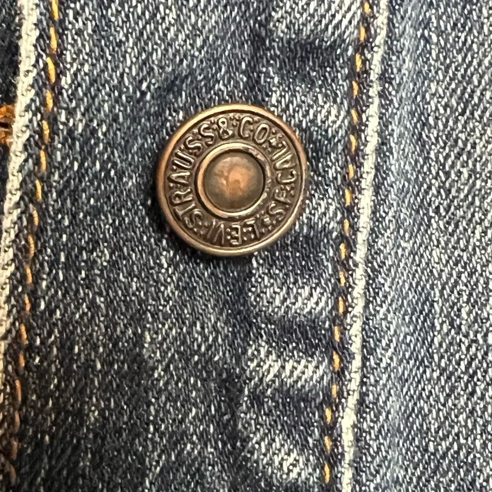 Levi’s Crop Jean Jacket Distressed Cowgirl Size Small